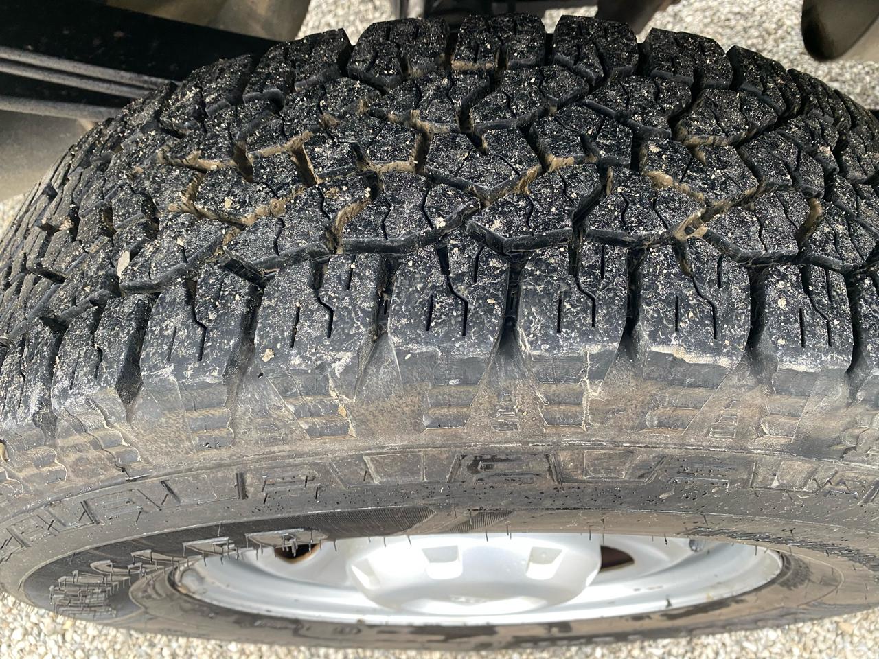 Ford Super Duty F-250 SRW 4WD SuperCab 142" XL 2012