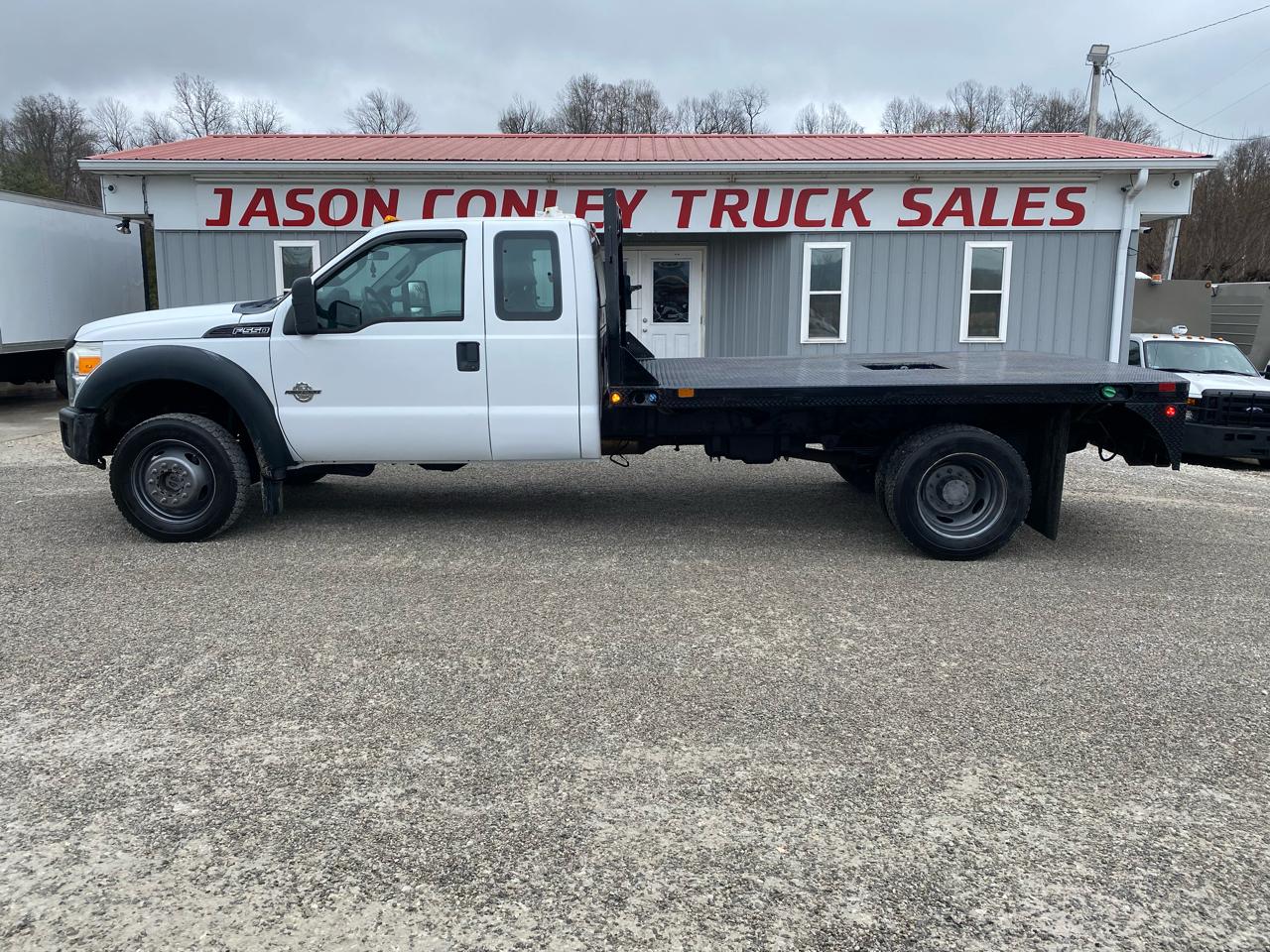 2011 Ford Super Duty F-550 DRW 4WD SuperCab 162" WB 60" CA XL