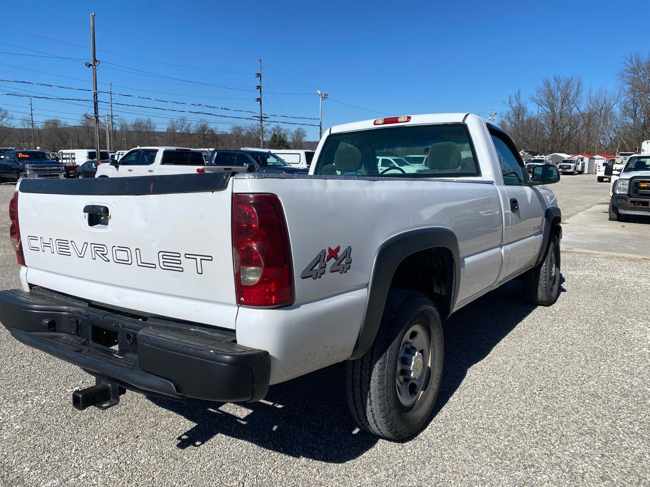 Chevrolet Silverado 2500HD Reg Cab 133" WB 4WD Work Truck 2003