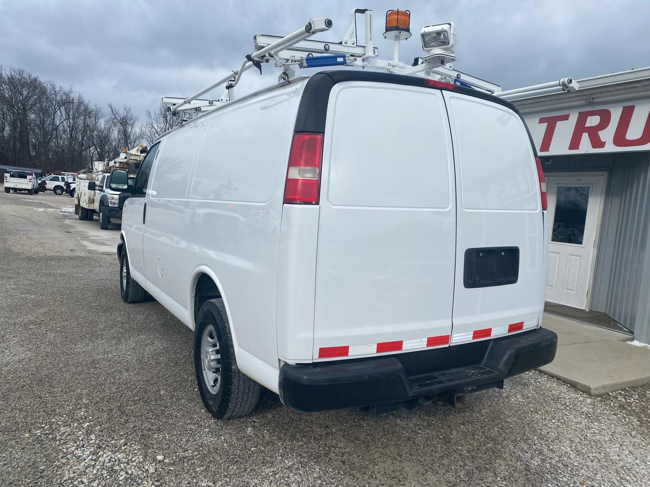 Chevrolet Express Cargo Van RWD 2500 135" 2015