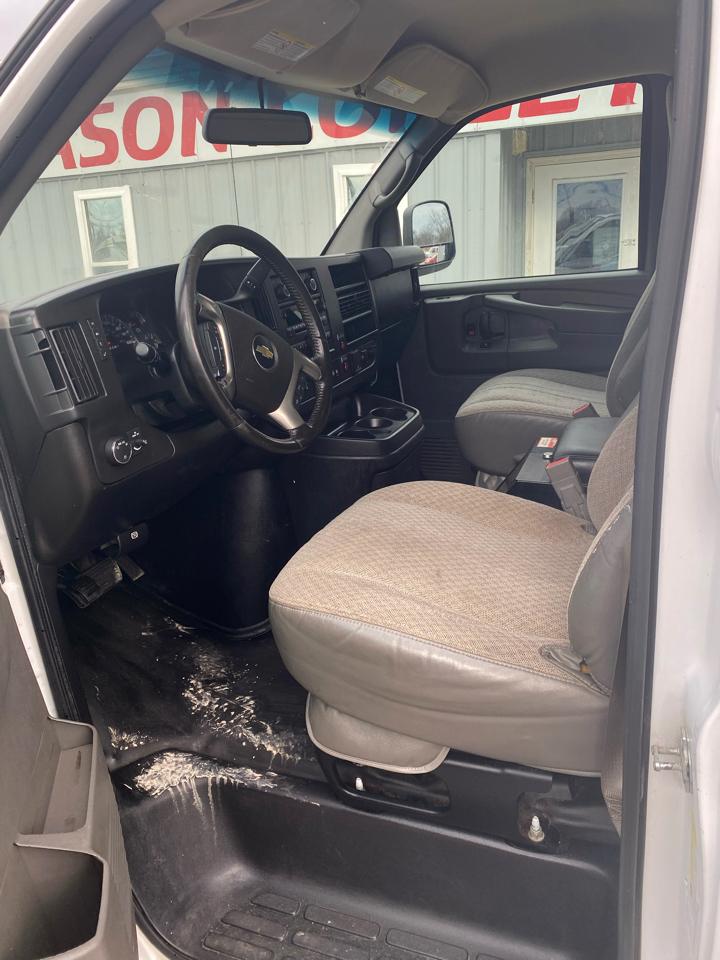 Chevrolet Express Cargo Van RWD 2500 135" 2015