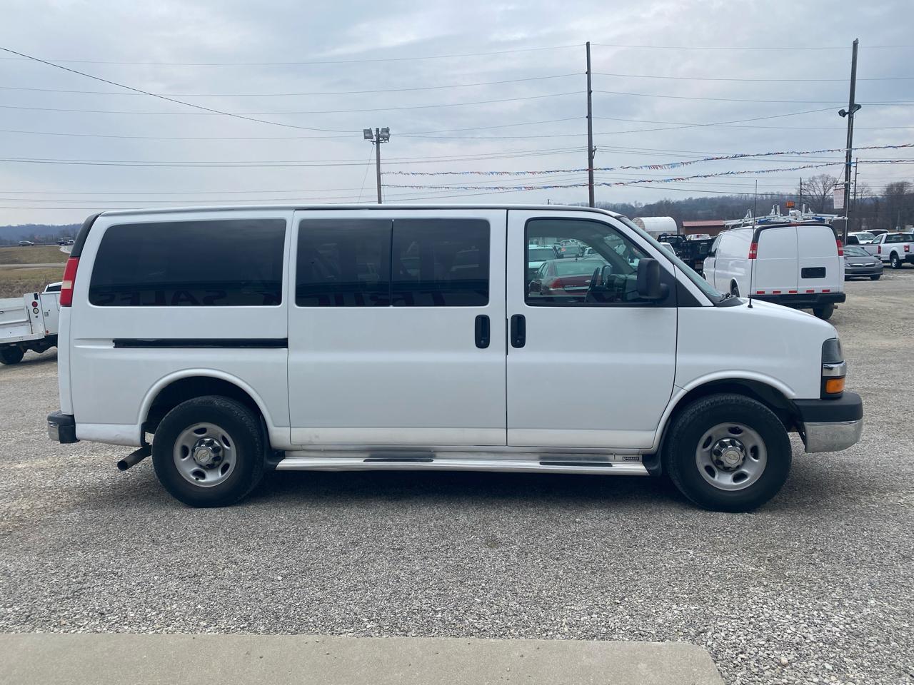 Chevrolet Express Passenger RWD 3500 135" 1LT 2012
