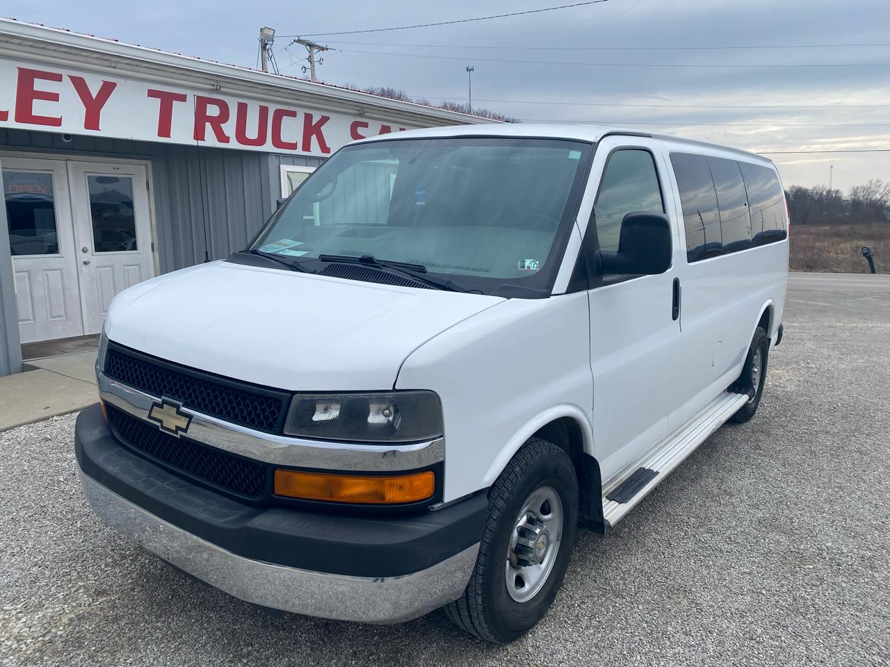 Chevrolet Express Passenger RWD 3500 135" 1LT 2012