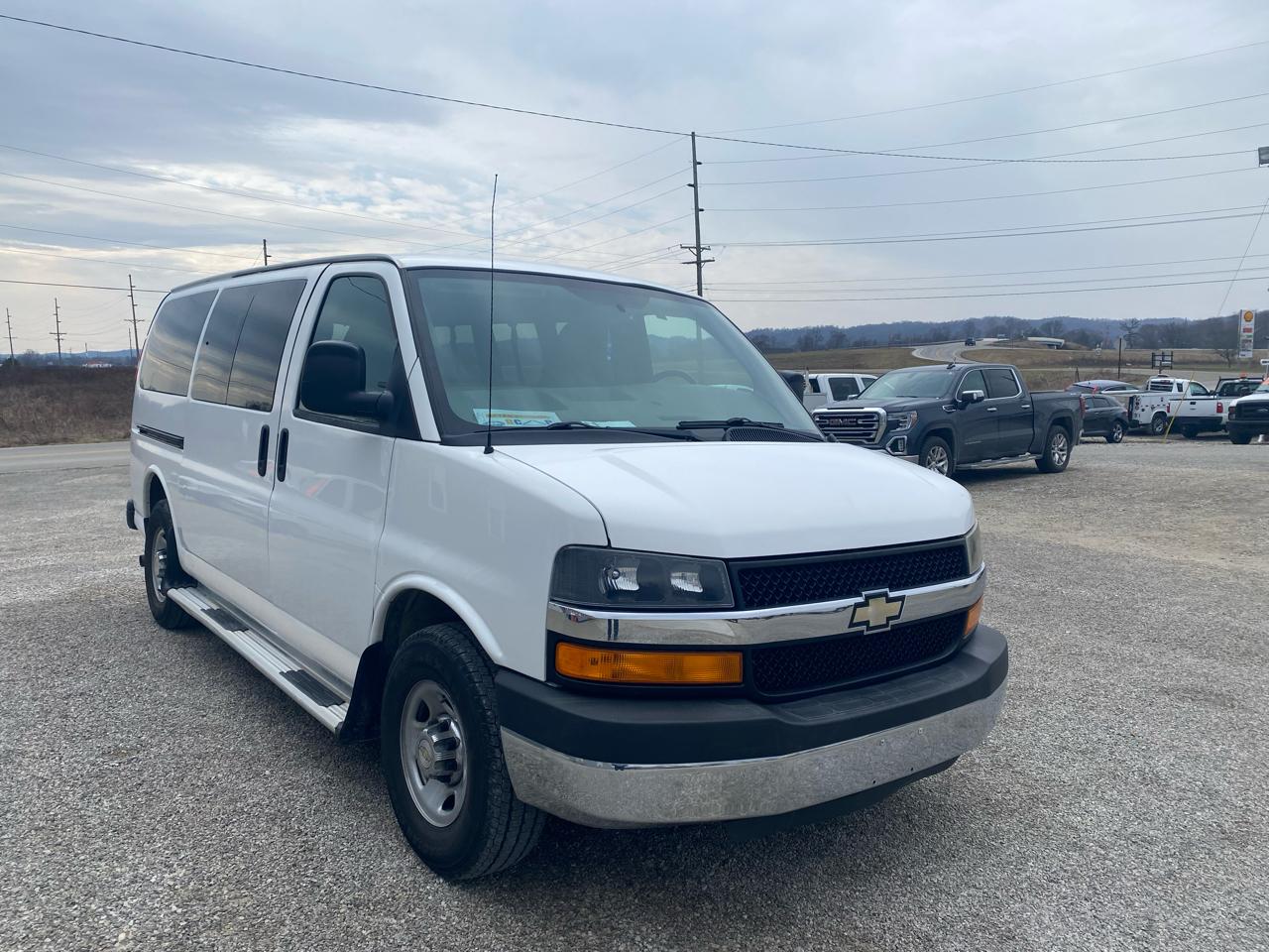 Chevrolet Express Passenger RWD 3500 135" 1LT 2012