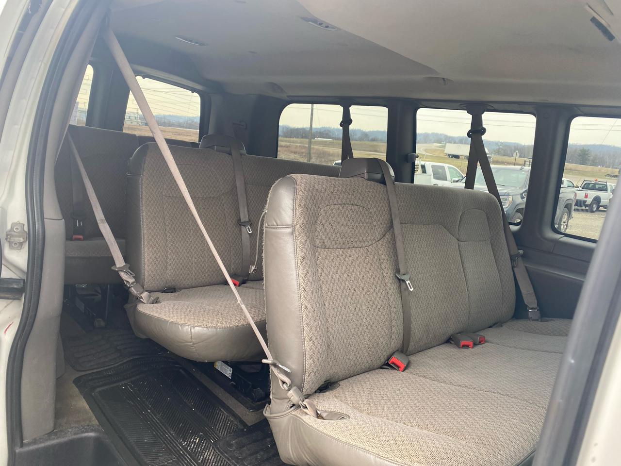 Chevrolet Express Passenger RWD 3500 135" 1LT 2012