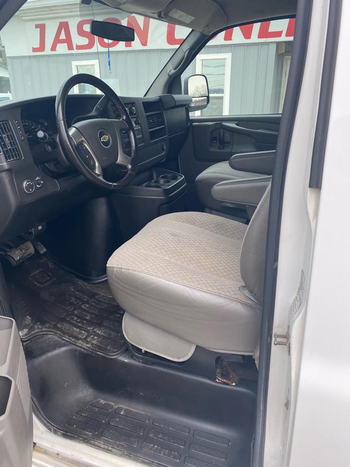 Chevrolet Express Passenger RWD 3500 135" 1LT 2012