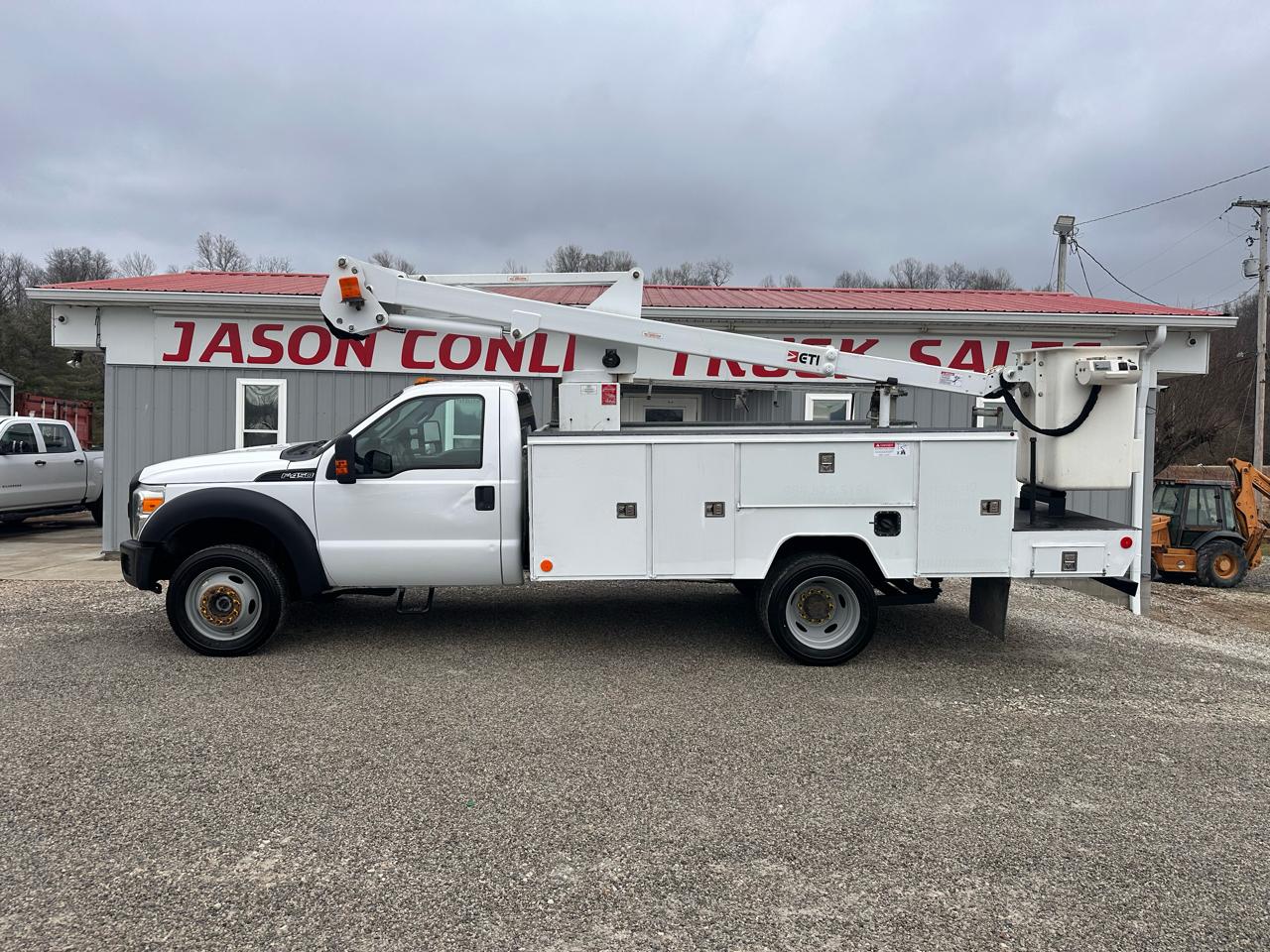 Ford Super Duty F-450 DRW 4WD Reg Cab 141" WB 60" CA XL 2015