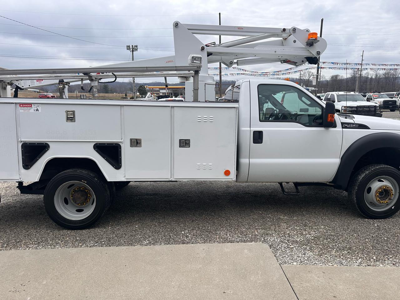 Ford Super Duty F-450 DRW 4WD Reg Cab 141" WB 60" CA XL 2015