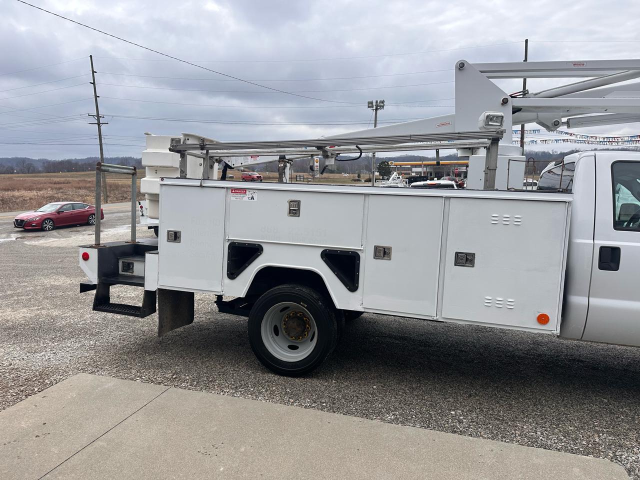 Ford Super Duty F-450 DRW 4WD Reg Cab 141" WB 60" CA XL 2015