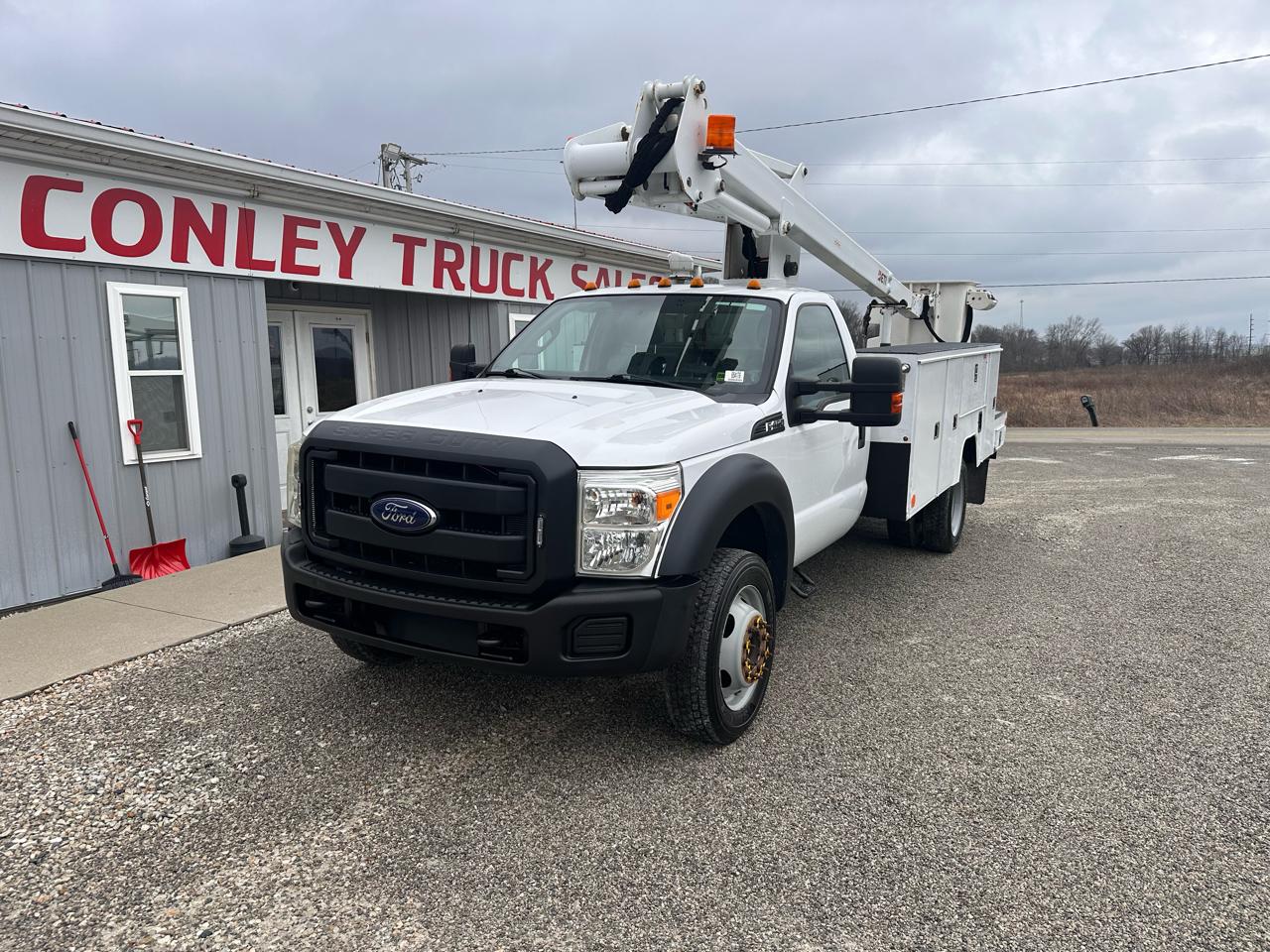 Ford Super Duty F-450 DRW 4WD Reg Cab 141" WB 60" CA XL 2015