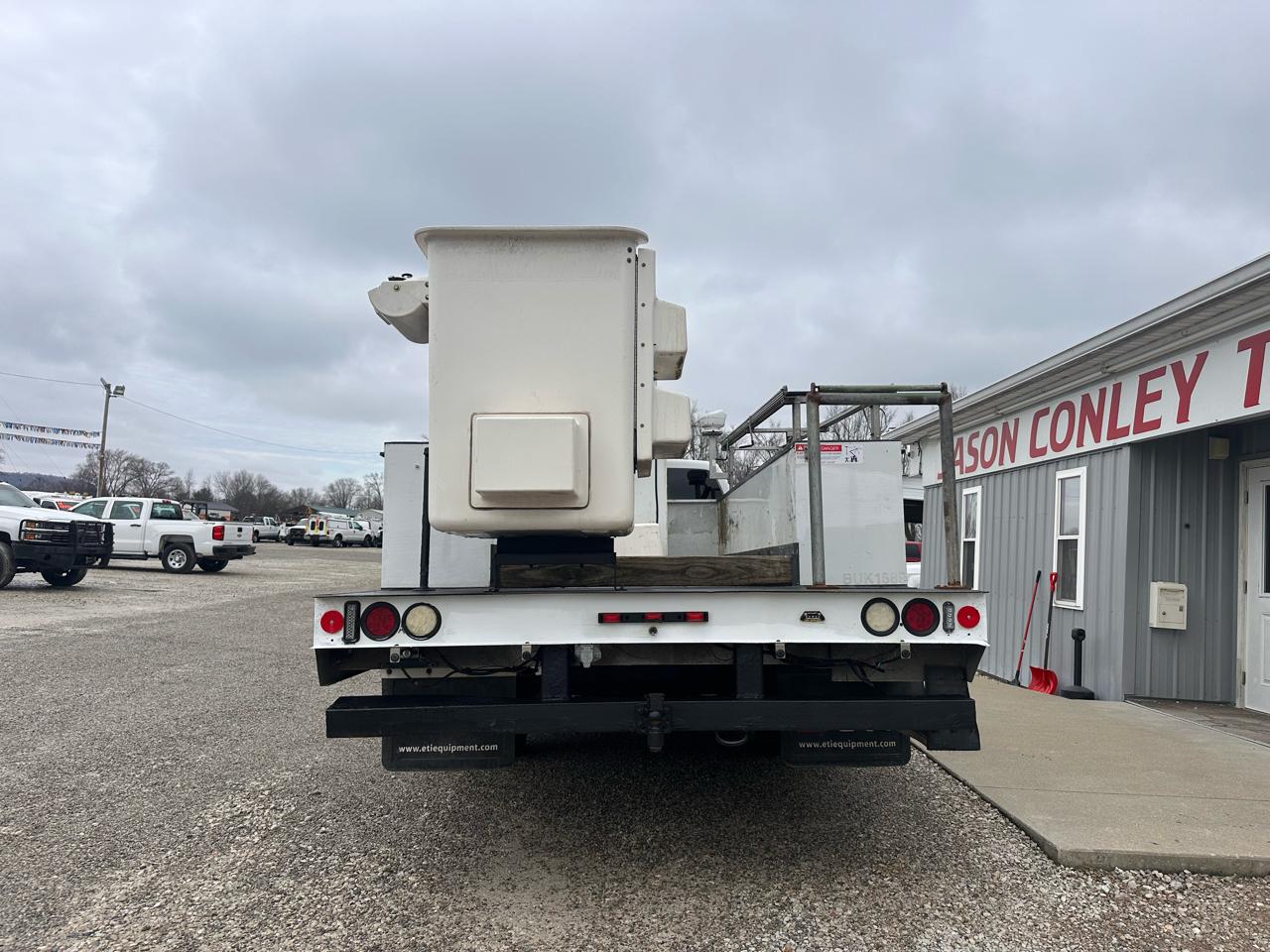 Ford Super Duty F-450 DRW 4WD Reg Cab 141" WB 60" CA XL 2015