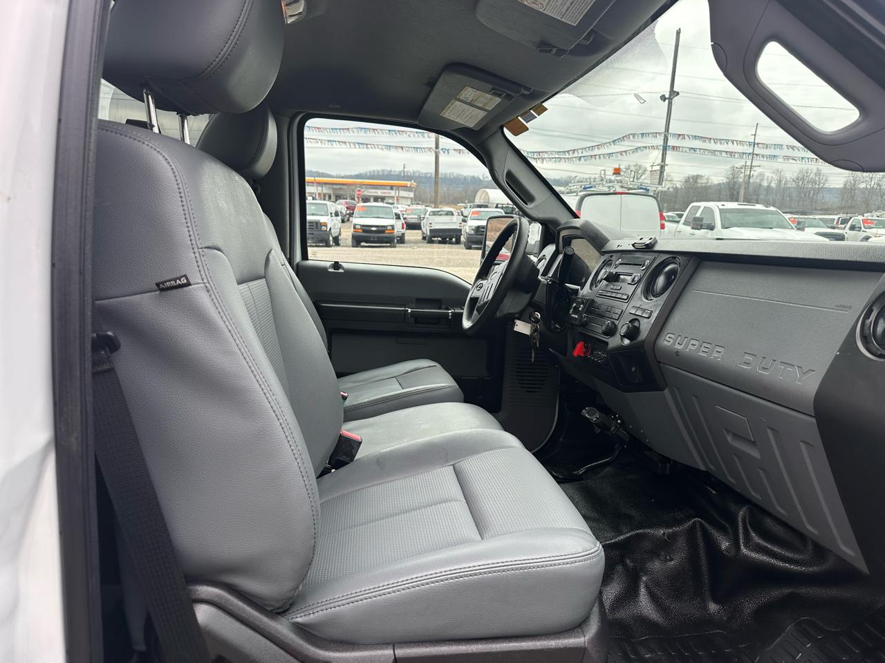 Ford Super Duty F-450 DRW 4WD Reg Cab 141" WB 60" CA XL 2015