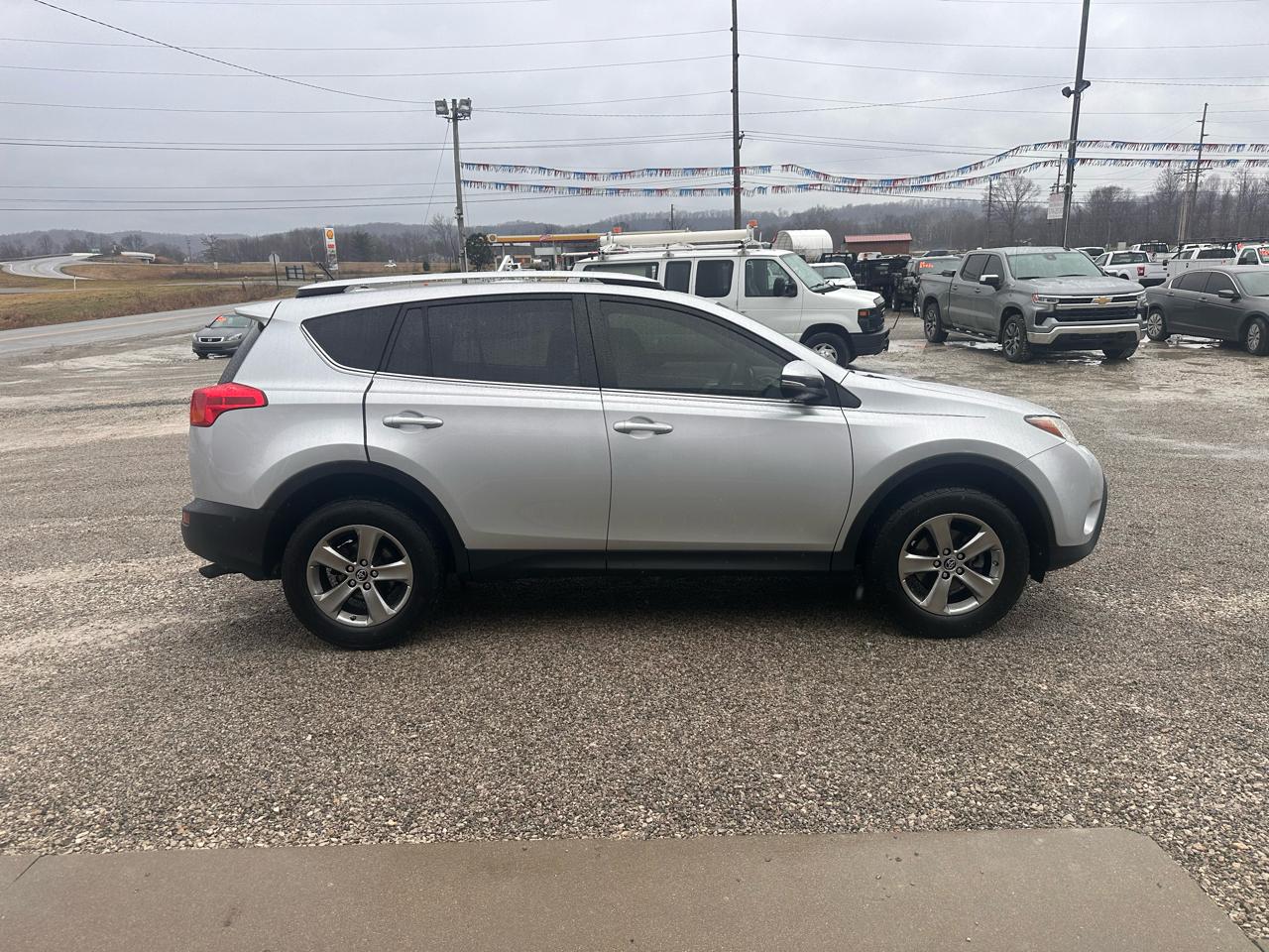Toyota RAV4 FWD 4dr XLE (Natl) 2015