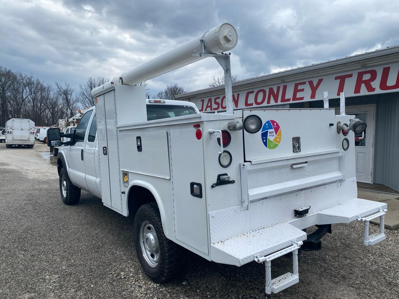 Ford Super Duty F-350 SRW 4WD SuperCab 158" XL 2015