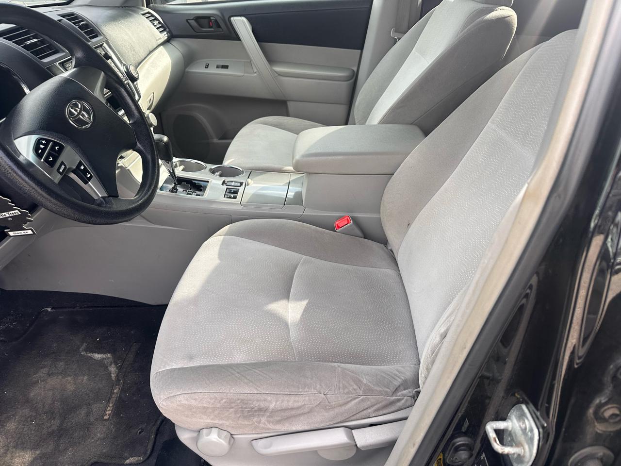 Toyota Highlander 4WD 4dr V6 (Natl) 2013