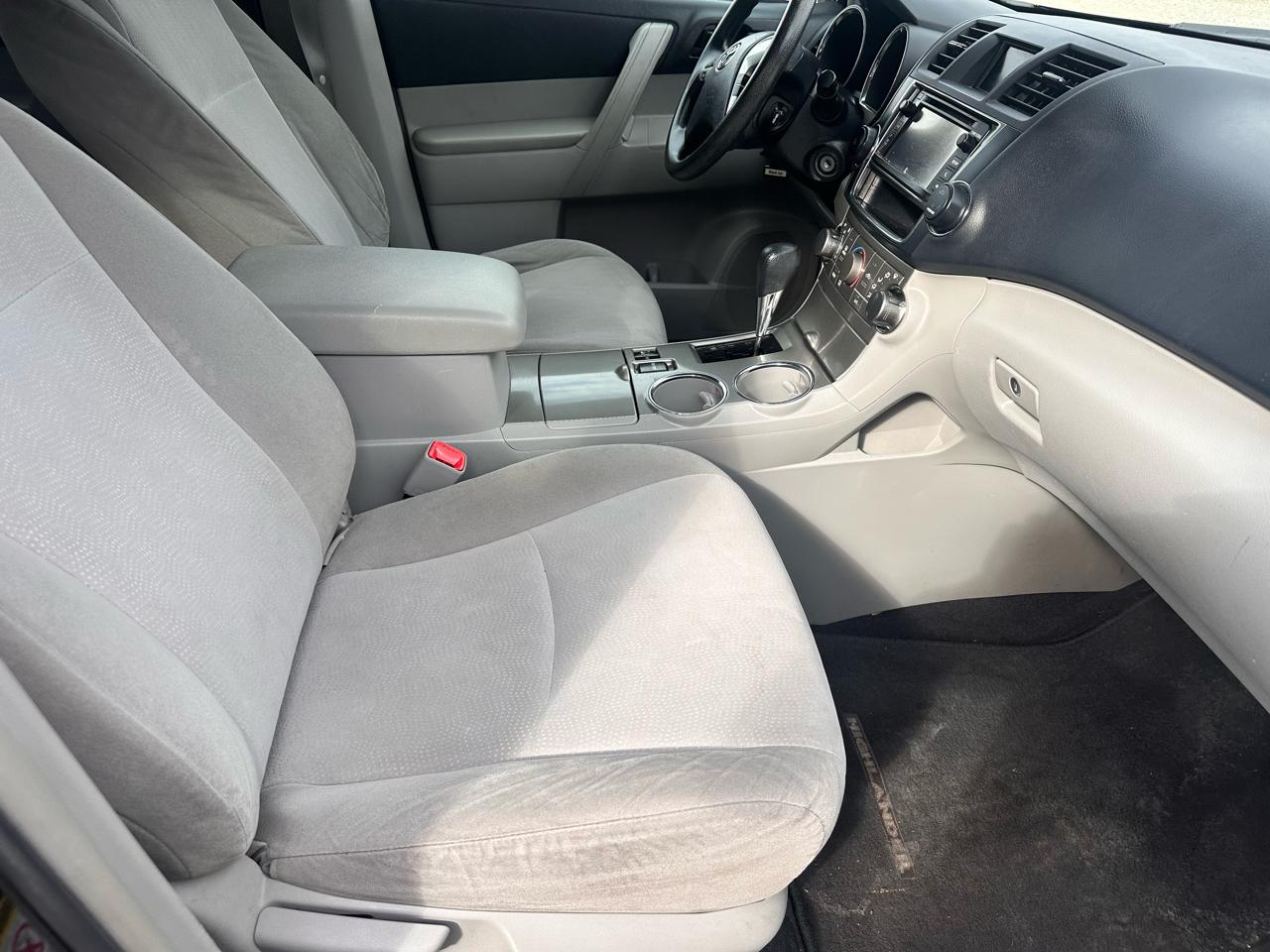 Toyota Highlander 4WD 4dr V6 (Natl) 2013