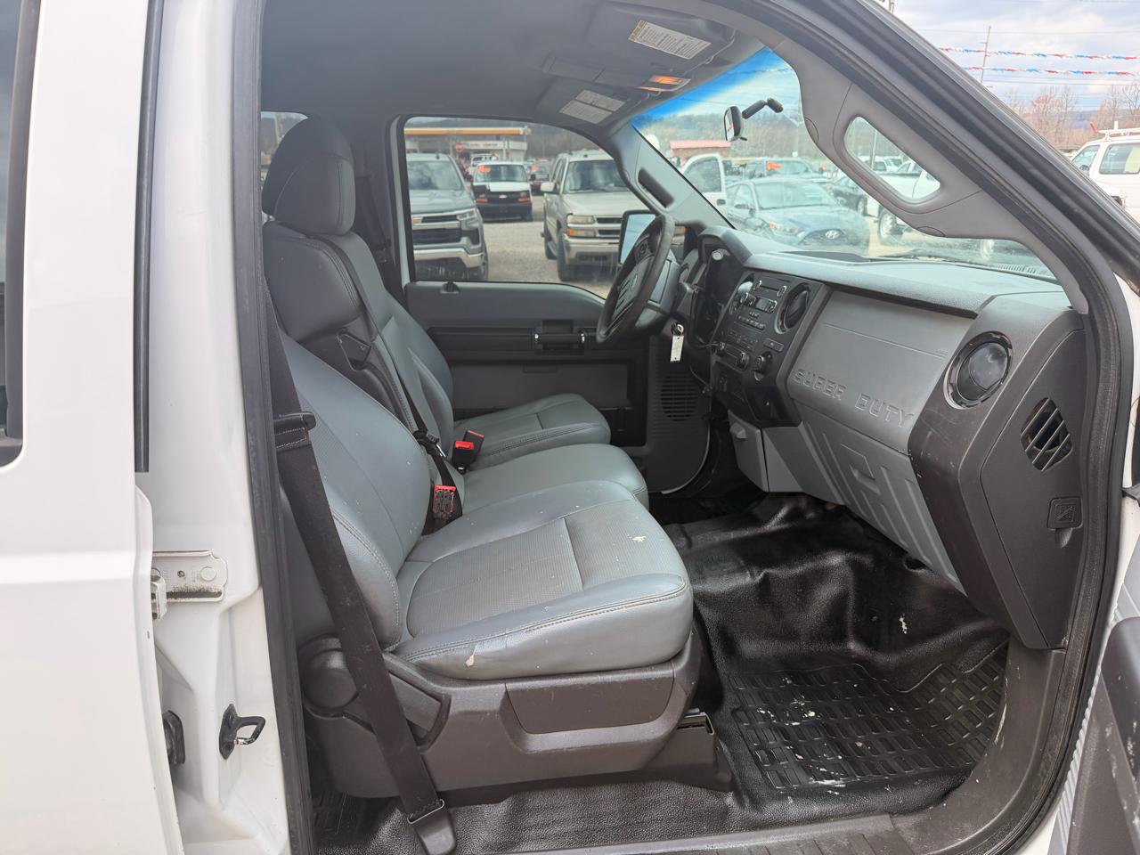 Ford Super Duty F-350 SRW 2WD Crew Cab 172" XL 2013