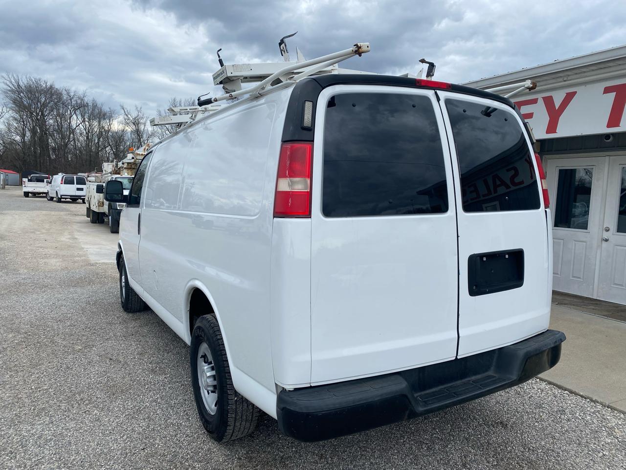 Chevrolet Express Cargo Van RWD 2500 135" 2014