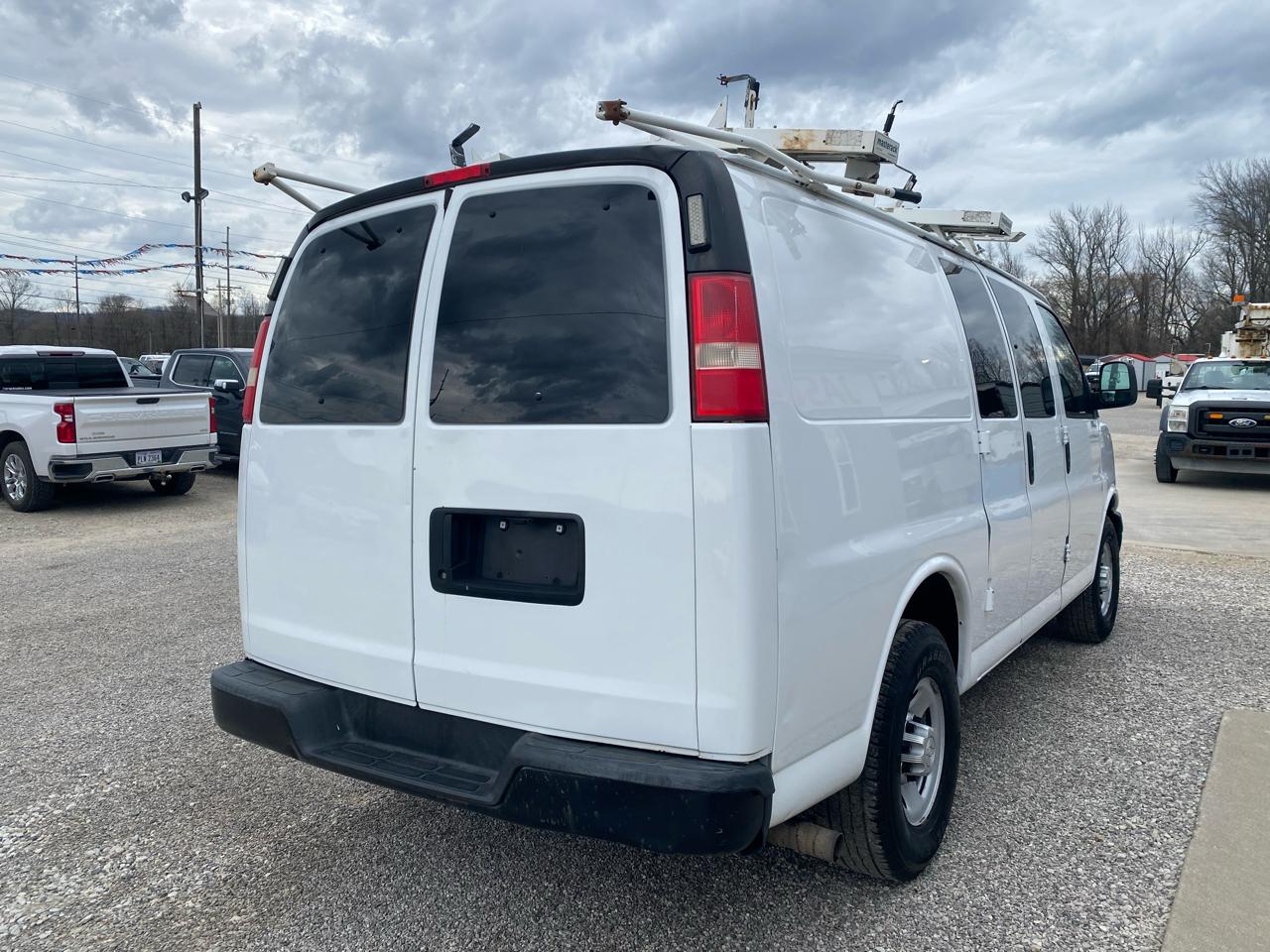 Chevrolet Express Cargo Van RWD 2500 135" 2014
