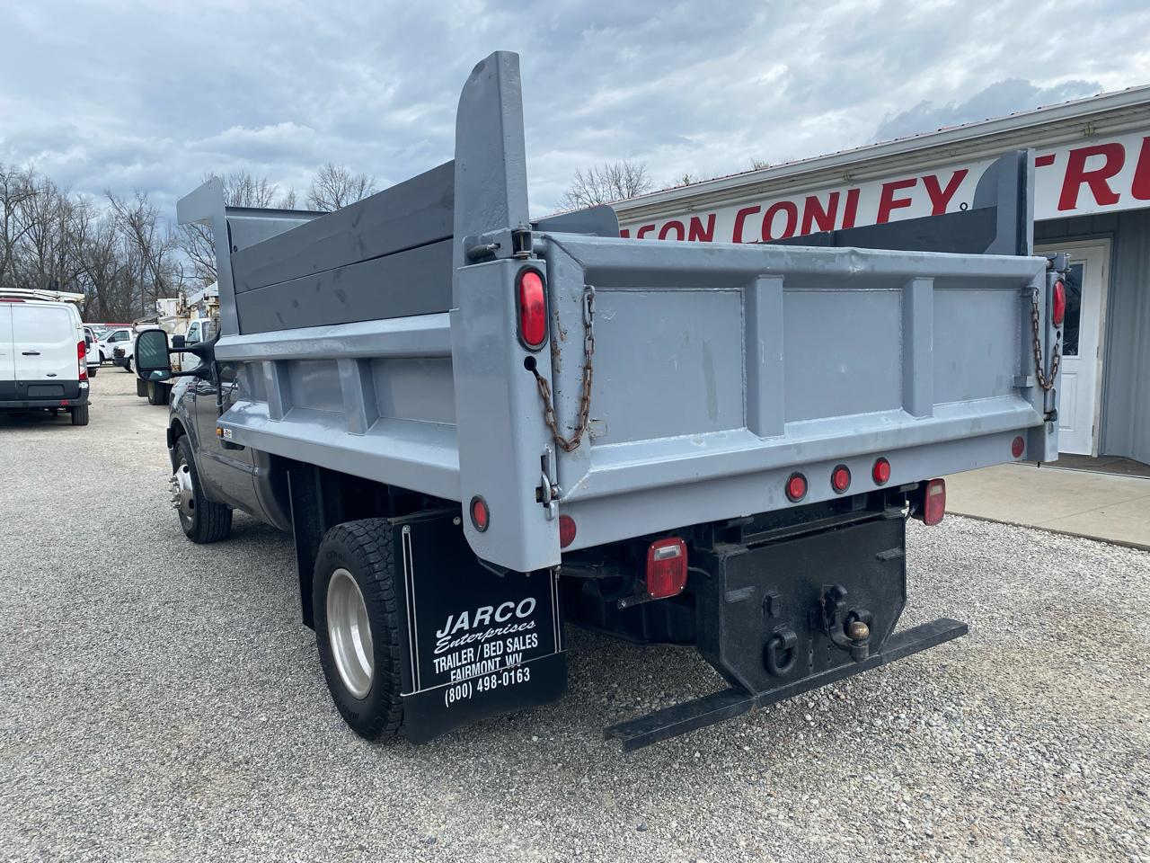 Ford Super Duty F-350 DRW Reg Cab 141" WB 60" CA XLT 2006