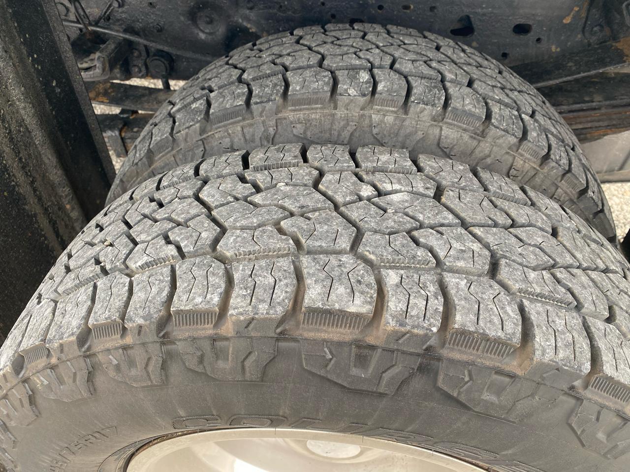 Ford Super Duty F-350 DRW Reg Cab 141" WB 60" CA XLT 2006