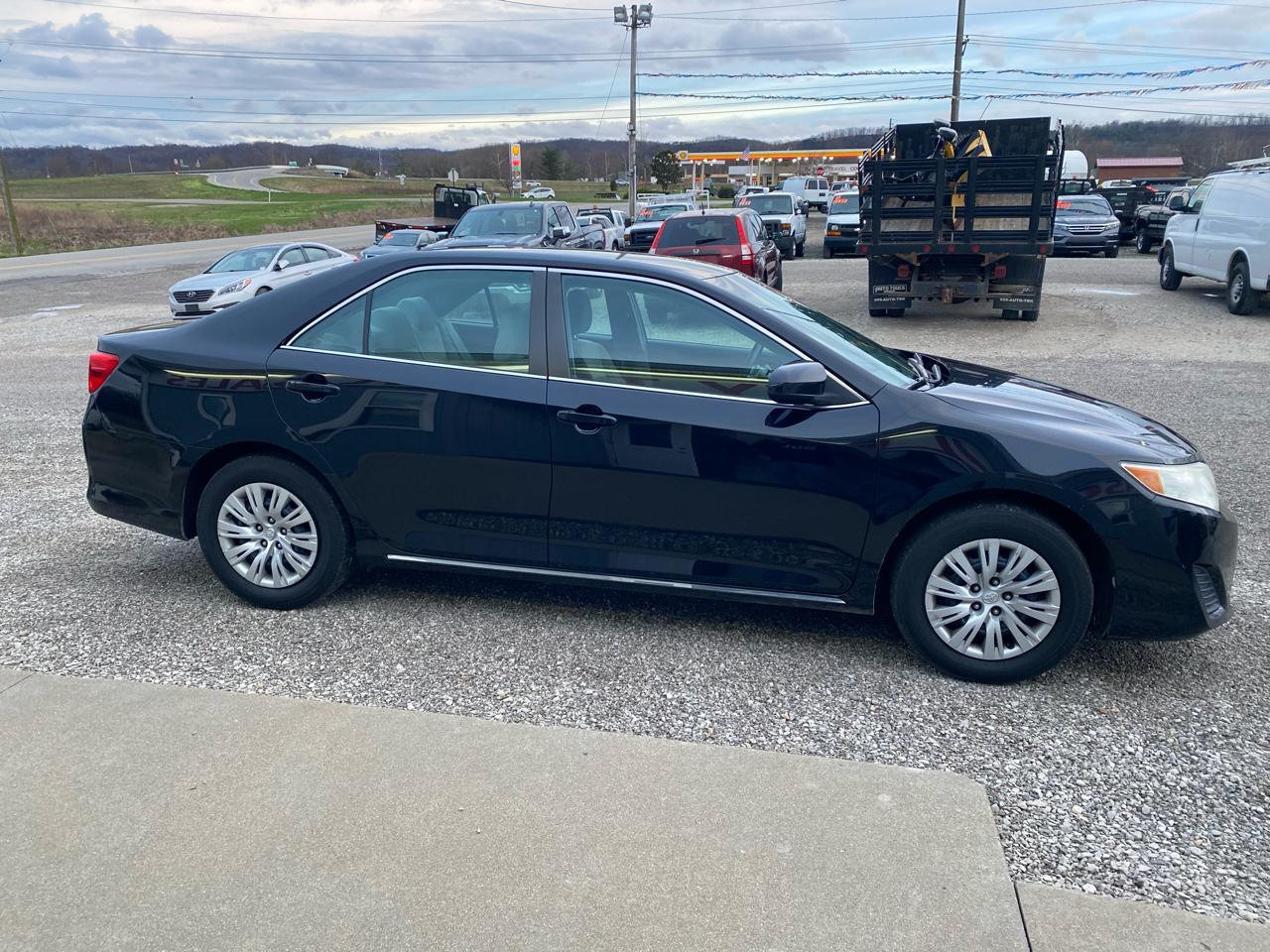 Toyota Camry 4dr Sdn I4 Auto XLE (Natl) 2013