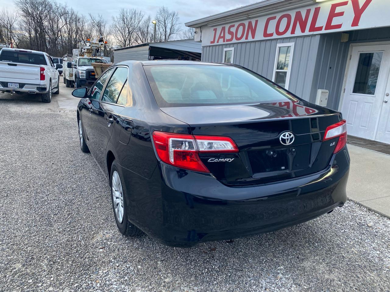 Toyota Camry 4dr Sdn I4 Auto XLE (Natl) 2013