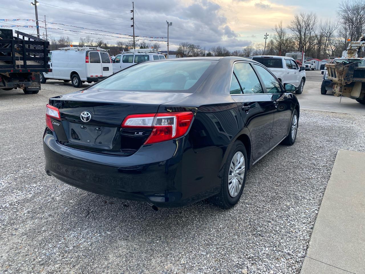Toyota Camry 4dr Sdn I4 Auto XLE (Natl) 2013