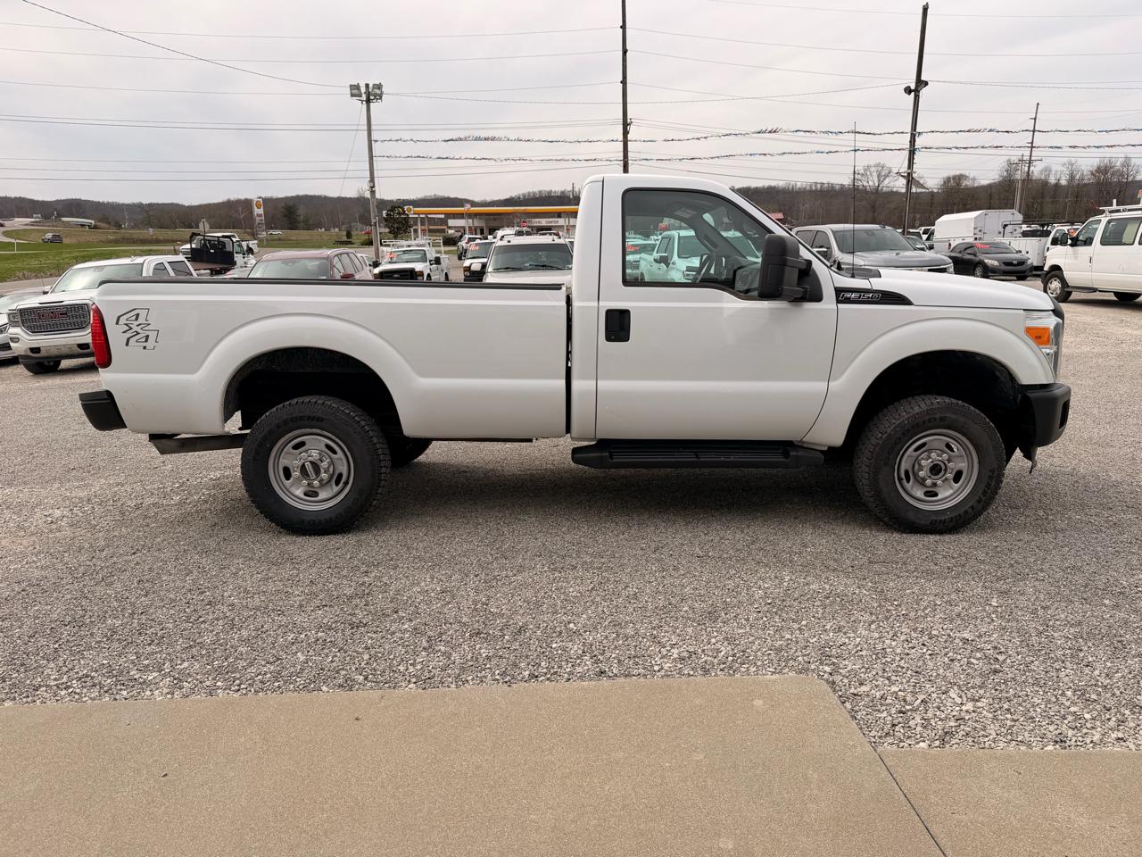 Ford Super Duty F-350 SRW 4WD Reg Cab 137" XL 2012