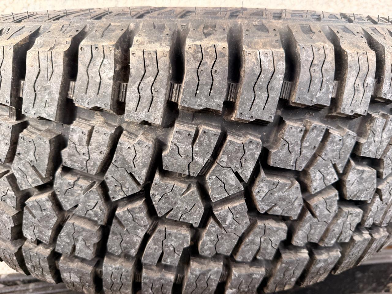 Ford Super Duty F-350 SRW 4WD Reg Cab 137" XL 2012