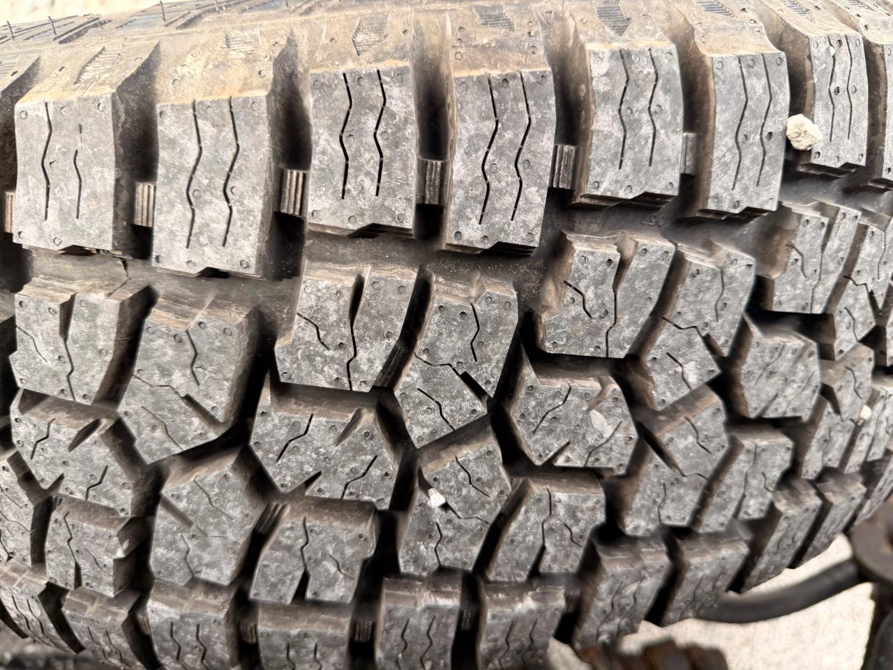 Ford Super Duty F-350 SRW 4WD Reg Cab 137" XL 2012