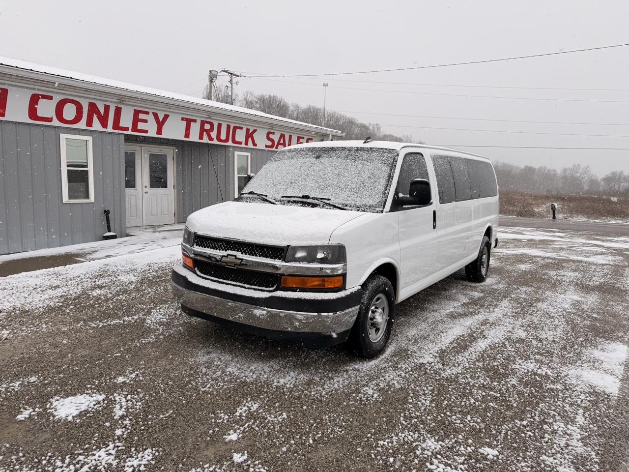 Chevrolet Express Passenger RWD 3500 155" LT w/1LT 2017