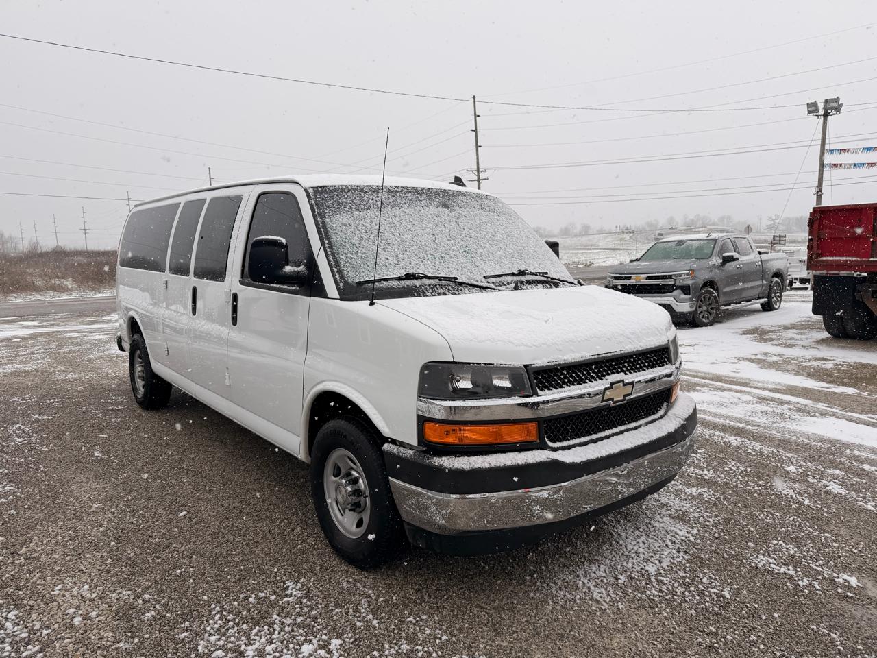 Chevrolet Express Passenger RWD 3500 155" LT w/1LT 2017
