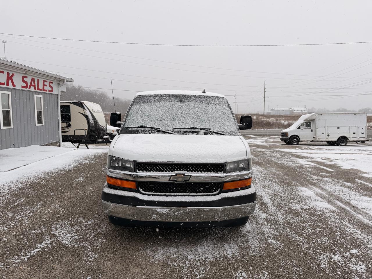 Chevrolet Express Passenger RWD 3500 155" LT w/1LT 2017