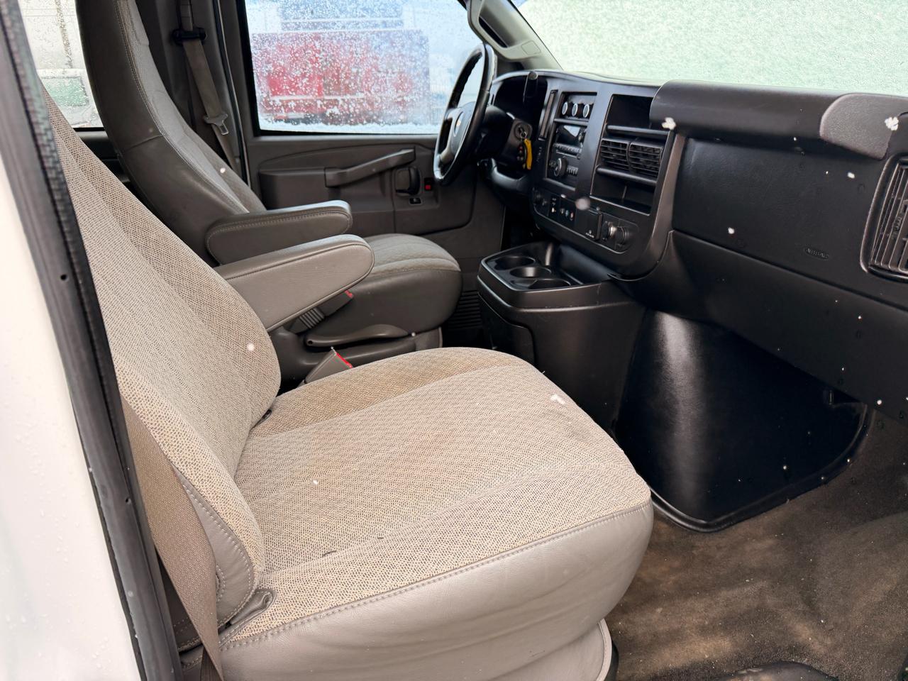 Chevrolet Express Passenger RWD 3500 155" LT w/1LT 2017