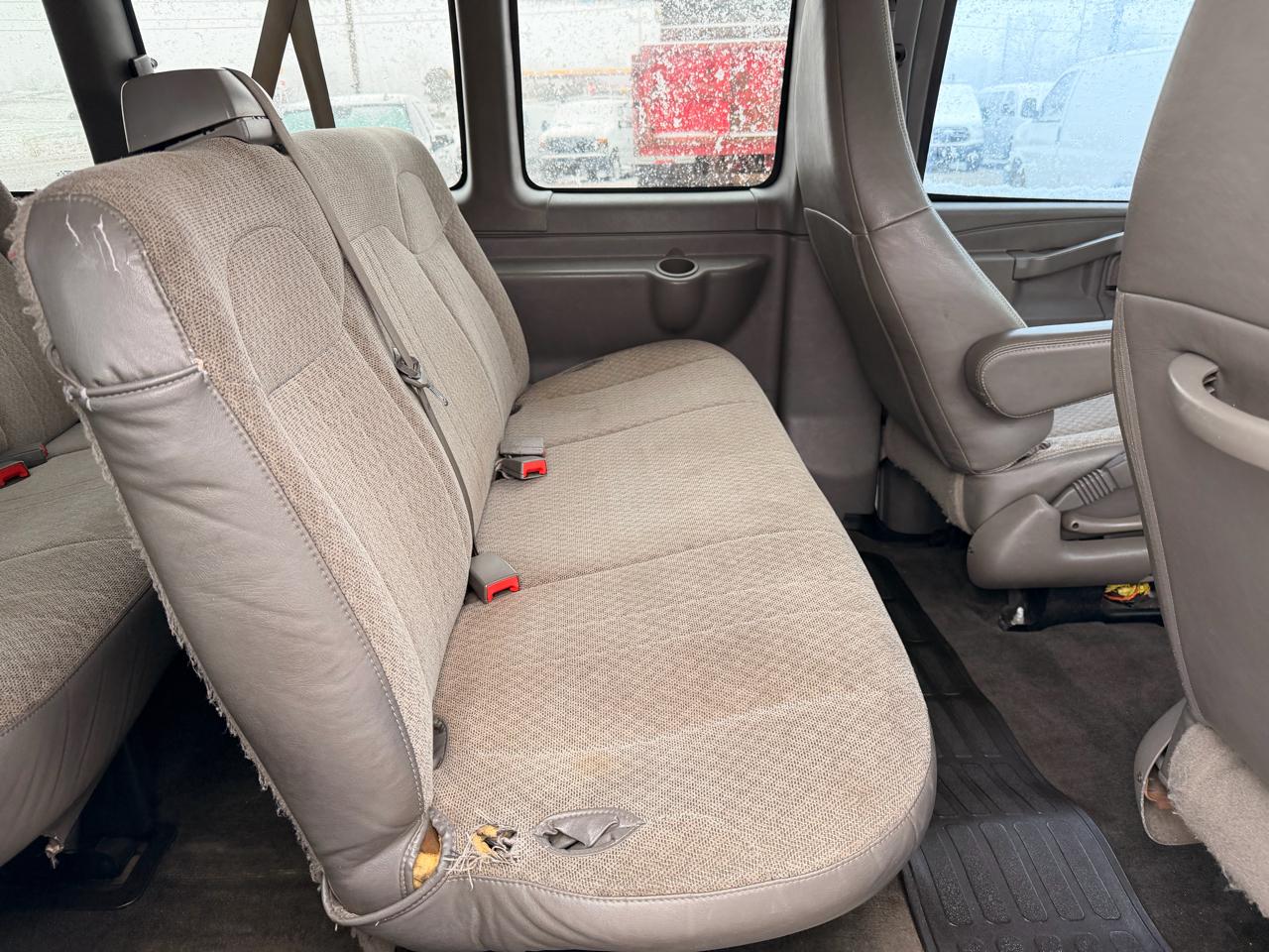 Chevrolet Express Passenger RWD 3500 155" LT w/1LT 2017