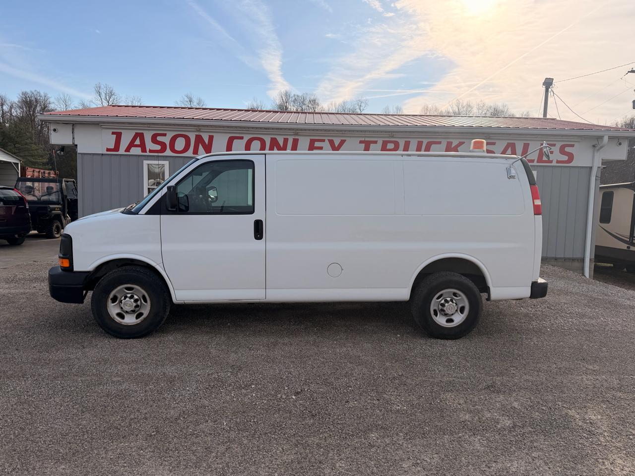 Chevrolet Express Cargo Van RWD 2500 135" 2011