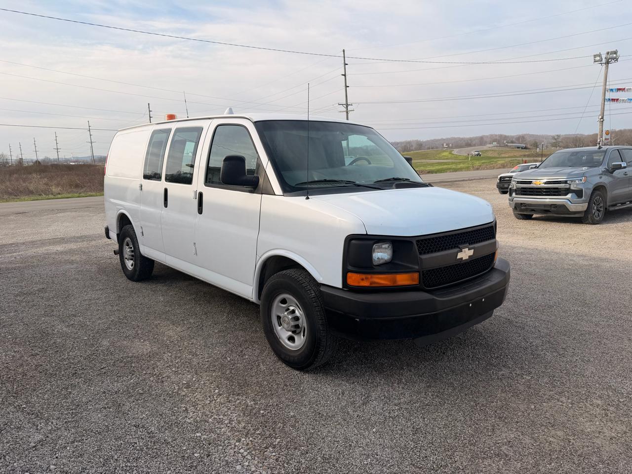 Chevrolet Express Cargo Van RWD 2500 135" 2011