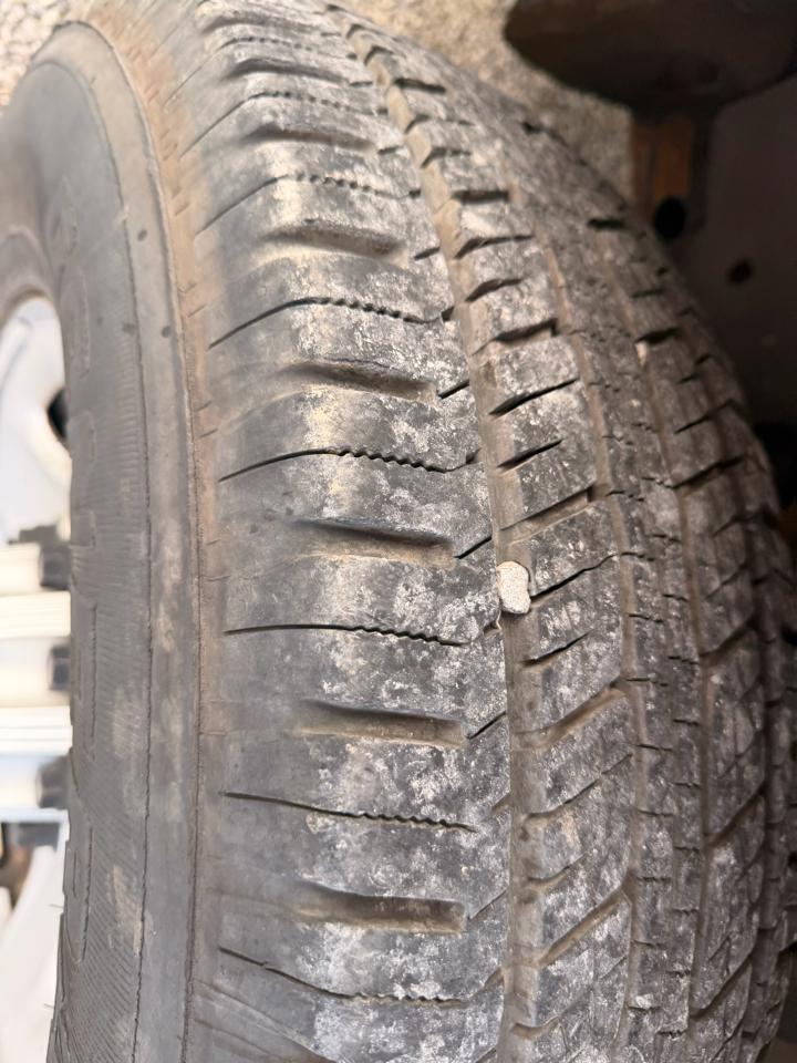 Chevrolet Express Cargo Van RWD 2500 135" 2011