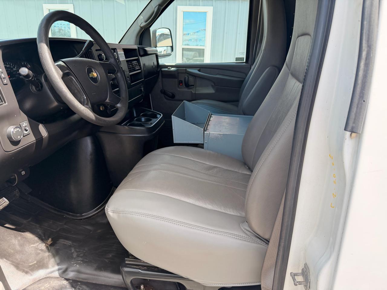 Chevrolet Express Cargo Van RWD 1500 135" 2012