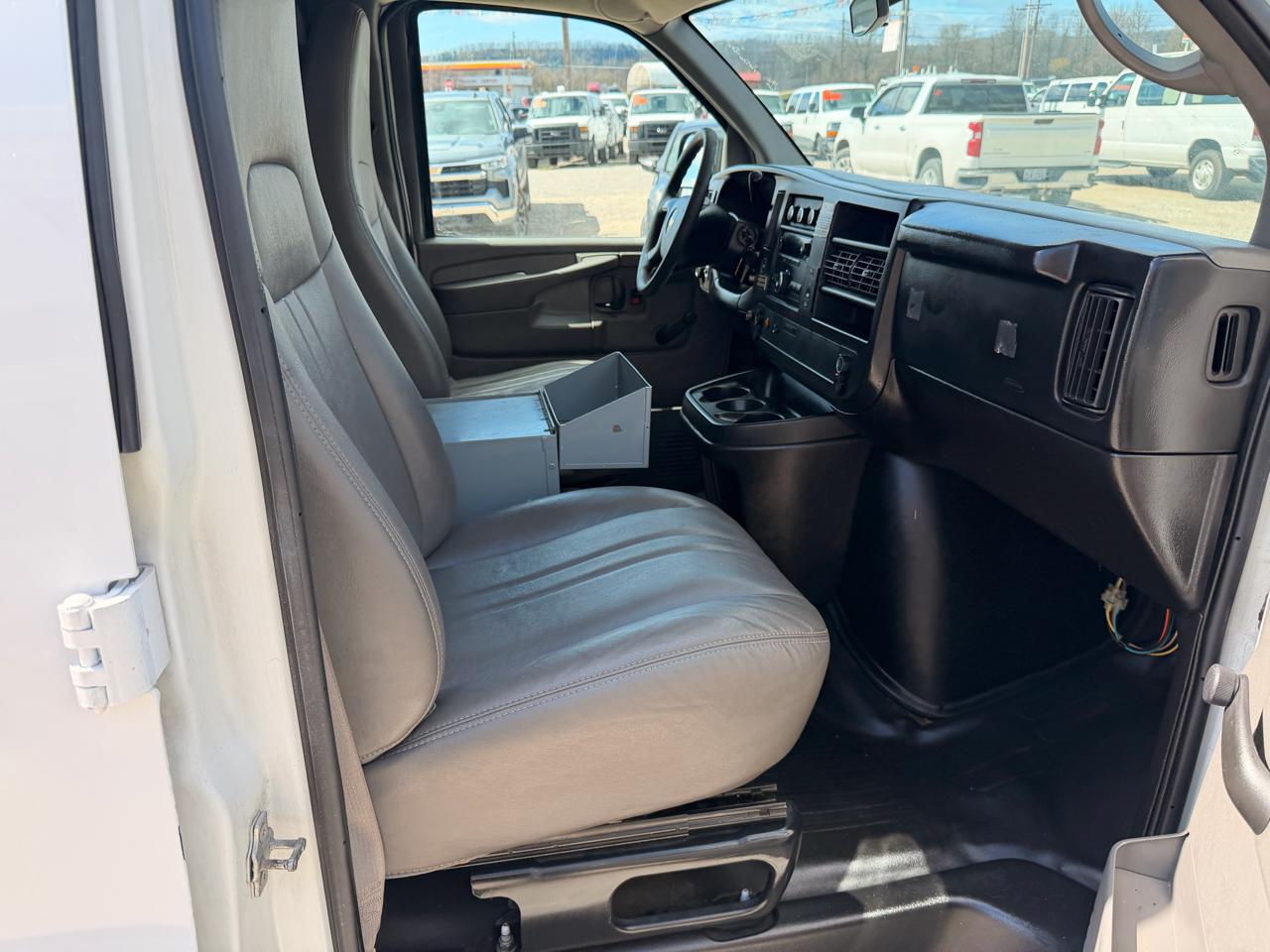 Chevrolet Express Cargo Van RWD 1500 135" 2012