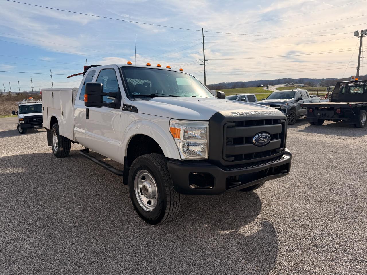 Ford Super Duty F-350 SRW 4WD SuperCab 162" WB 60" CA XL 2016