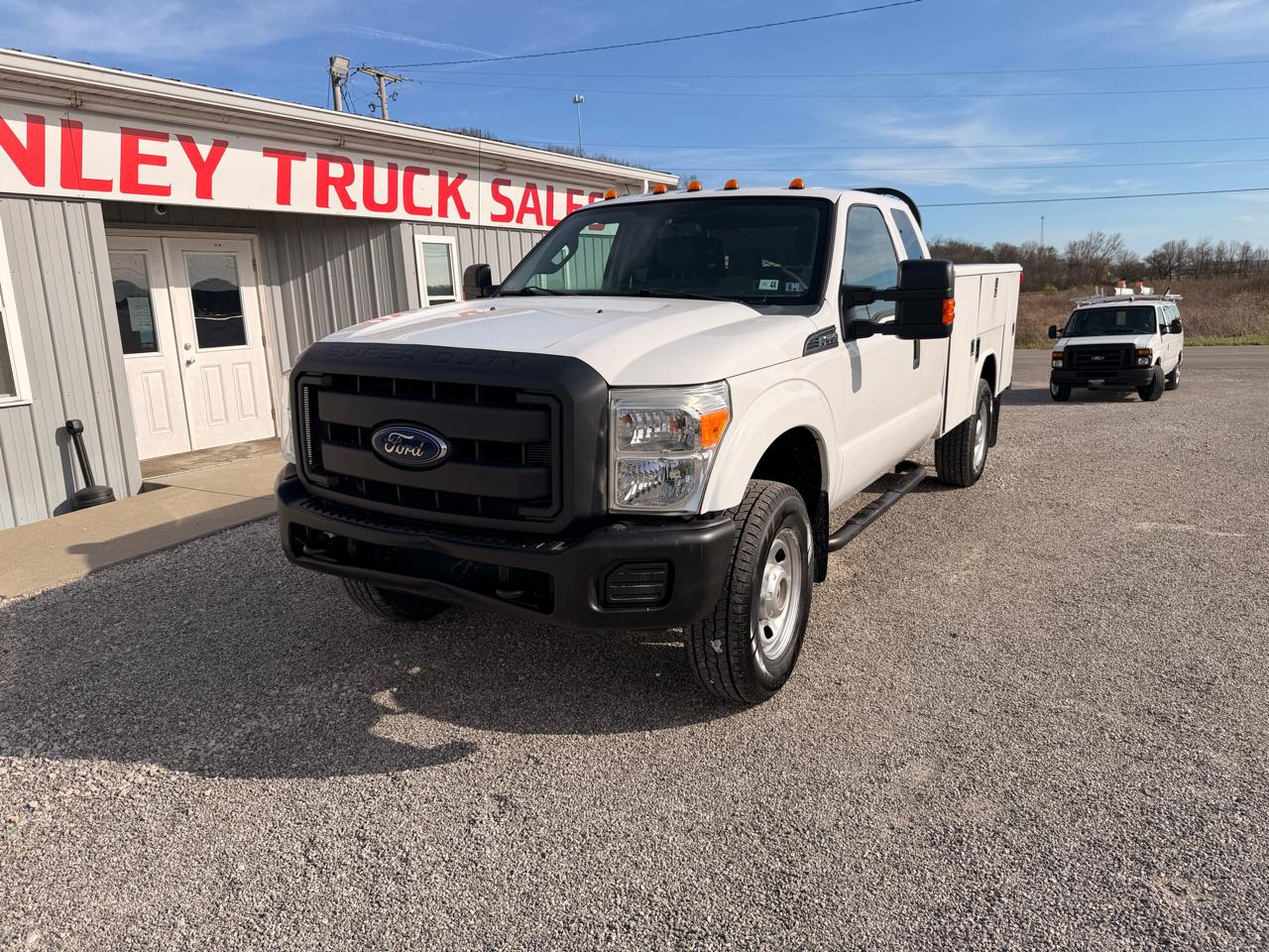 Ford Super Duty F-350 SRW 4WD SuperCab 162" WB 60" CA XL 2016