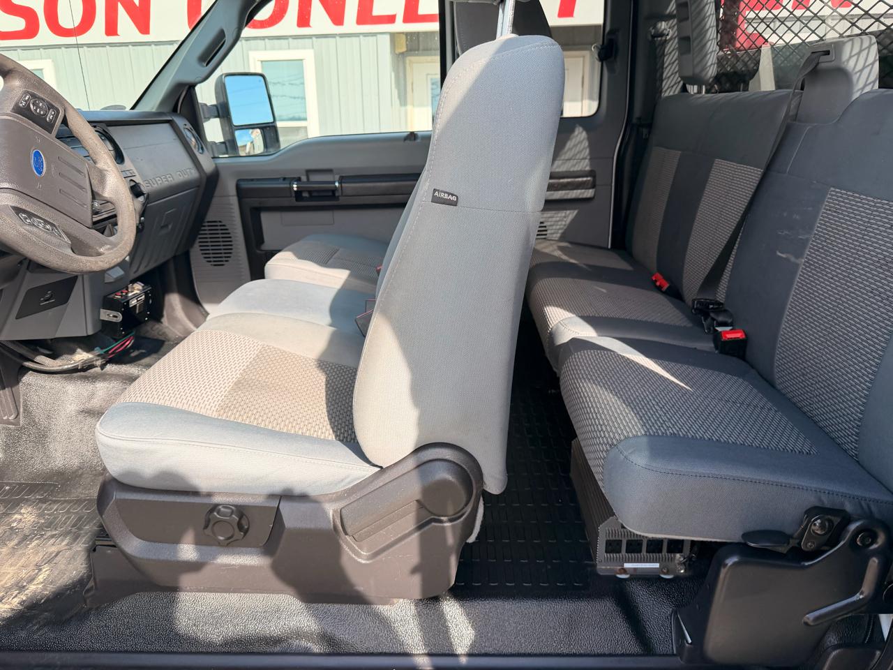 Ford Super Duty F-350 SRW 4WD SuperCab 162" WB 60" CA XL 2016