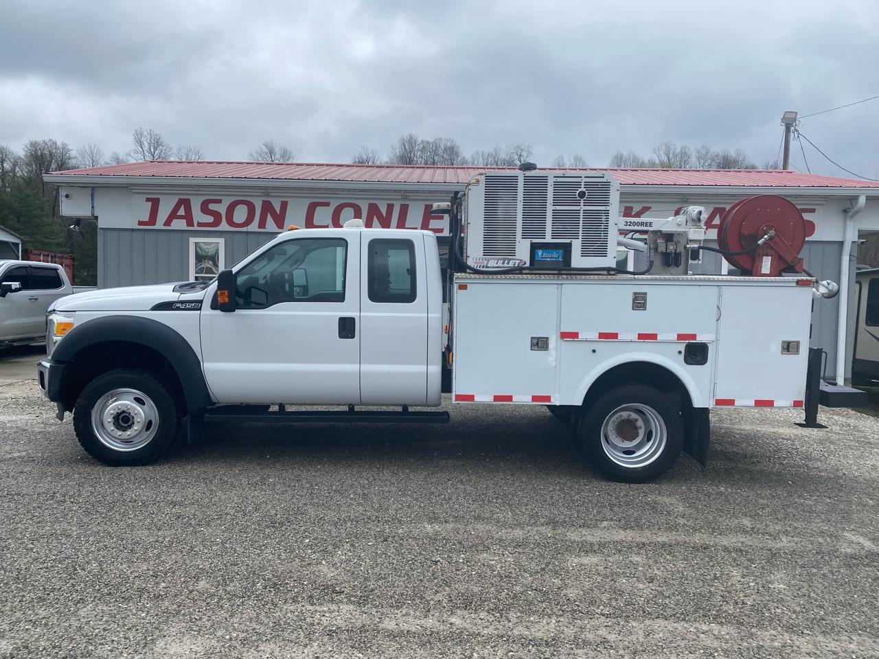 2015 Ford Super Duty F-450 DRW 4WD SuperCab 186" WB 84" CA XL