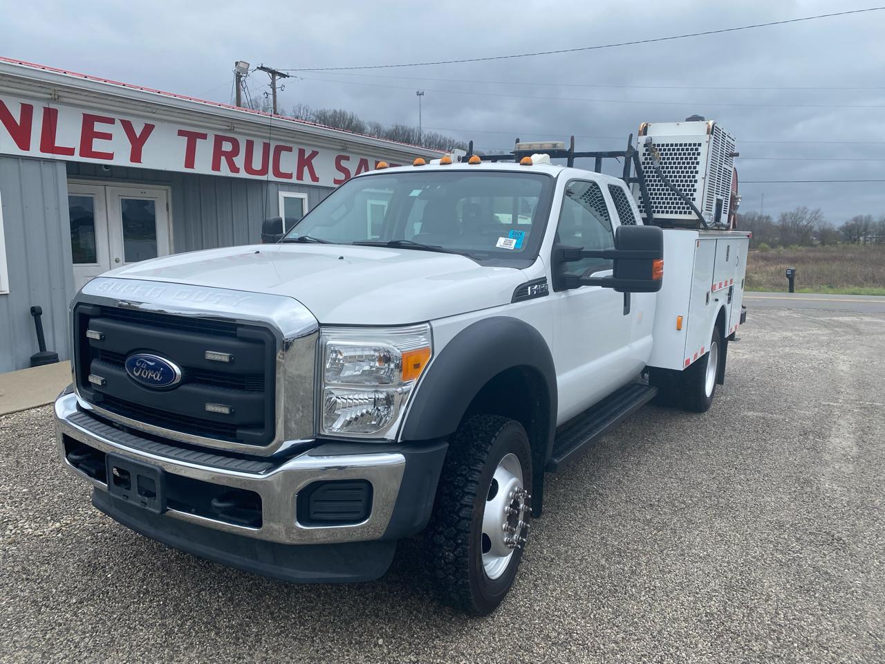 Ford Super Duty F-450 DRW 4WD SuperCab 186" WB 84" CA XL 2015