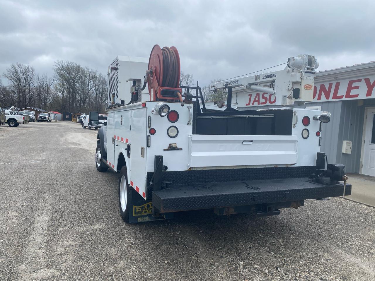 Ford Super Duty F-450 DRW 4WD SuperCab 186" WB 84" CA XL 2015