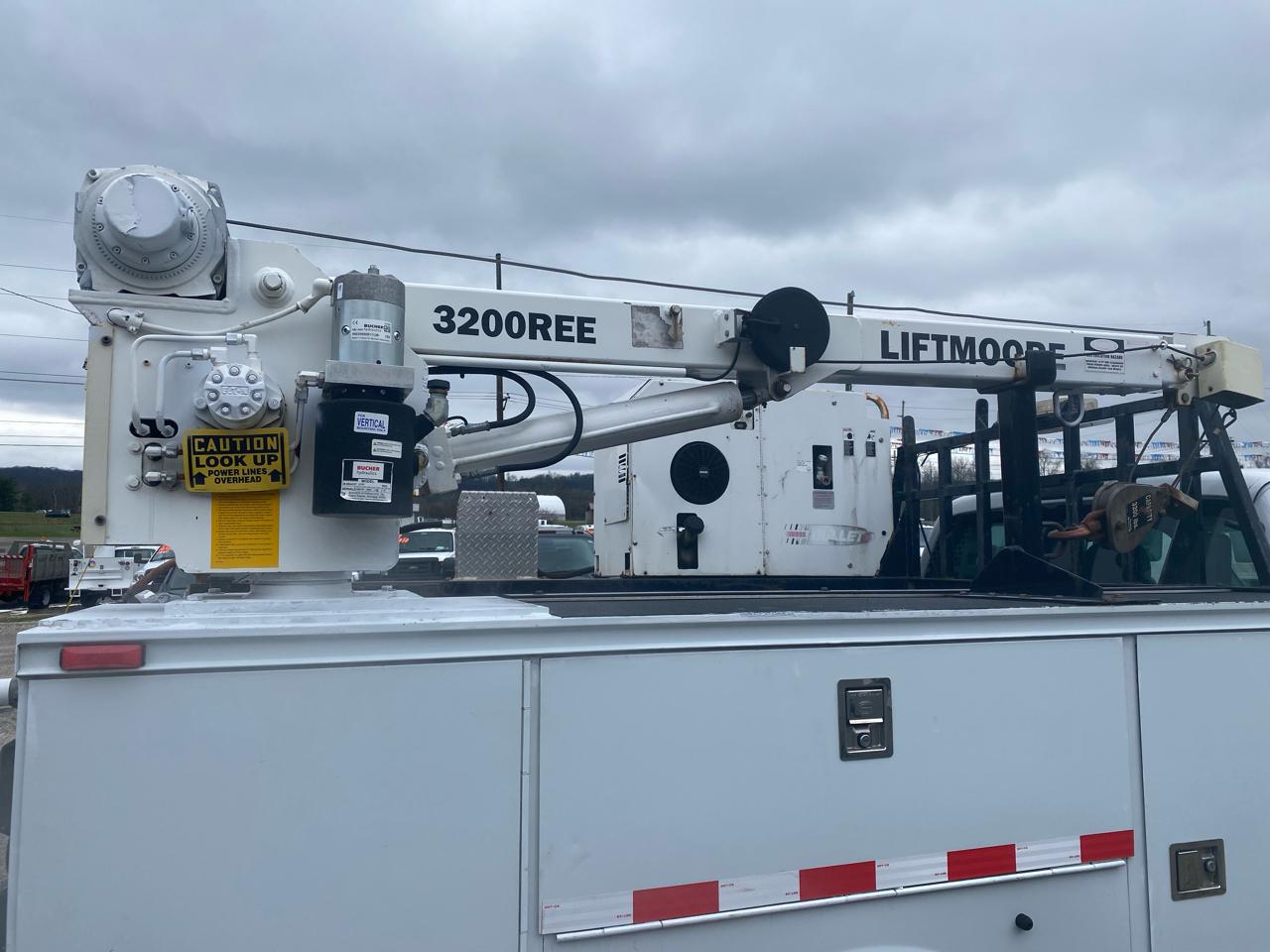 Ford Super Duty F-450 DRW 4WD SuperCab 186" WB 84" CA XL 2015