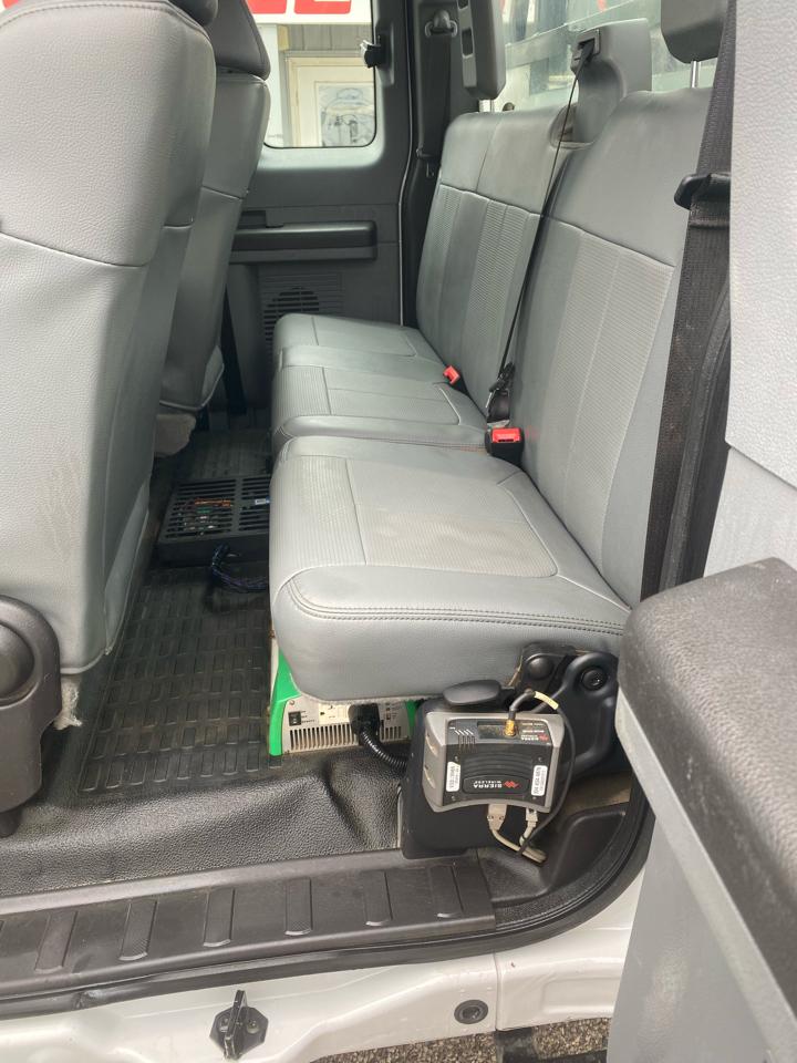 Ford Super Duty F-450 DRW 4WD SuperCab 186" WB 84" CA XL 2015