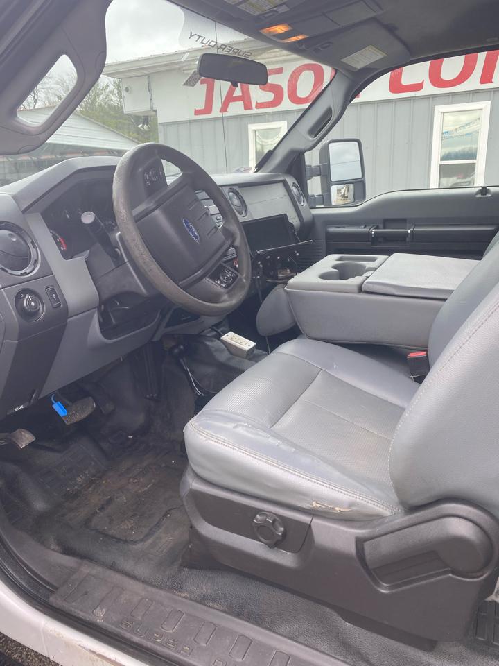 Ford Super Duty F-450 DRW 4WD SuperCab 186" WB 84" CA XL 2015